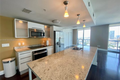 Condo in Miami, Florida, 2 bedrooms  № 1974786 - photo 2