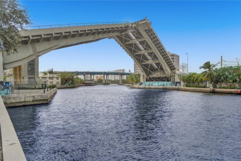 Condo in Miami, Florida, 2 bedrooms  № 1974786 - photo 18