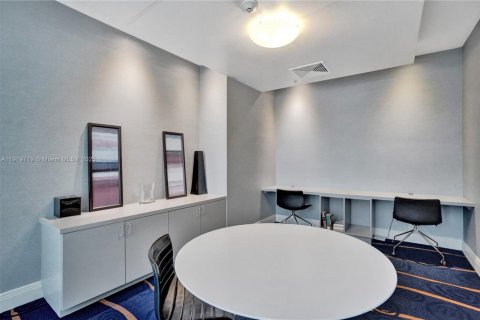 Condo in Miami, Florida, 2 bedrooms  № 1974786 - photo 19