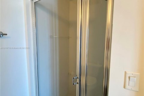 Condo in Miami, Florida, 2 bedrooms  № 1974786 - photo 8