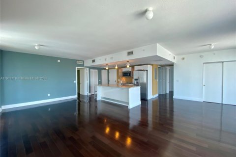 Condo in Miami, Florida, 2 bedrooms  № 1974786