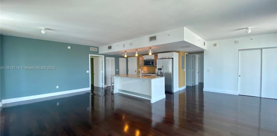 Condo in Miami, Florida, 2 bedrooms  № 1974786