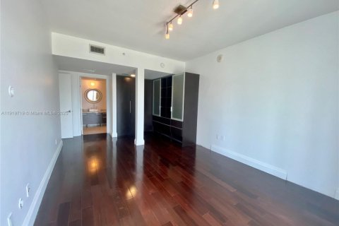 Condo in Miami, Florida, 2 bedrooms  № 1974786 - photo 6
