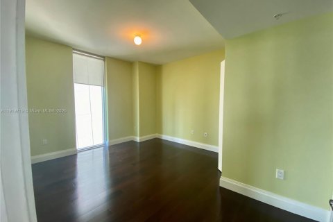 Condo in Miami, Florida, 2 bedrooms  № 1974786 - photo 10