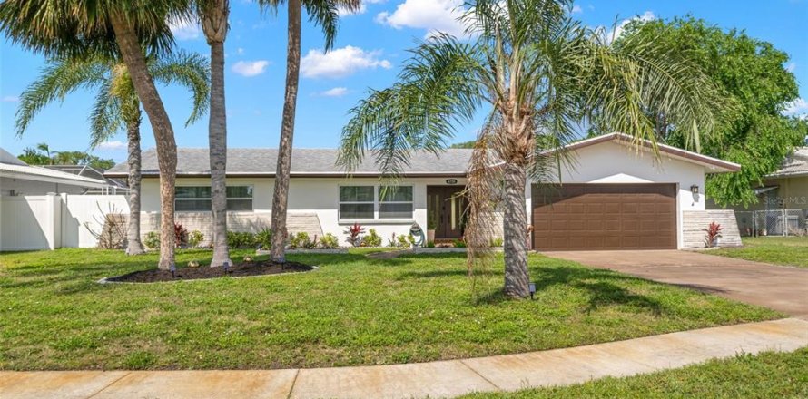 House in Tampa, Florida 3 bedrooms, 159.42 sq.m. № 1532795