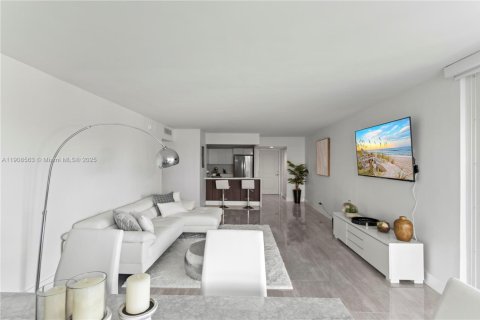 Condominio en venta en Sunny Isles Beach, Florida, 2 dormitorios, 148.92 m2 № 2012951 - foto 18