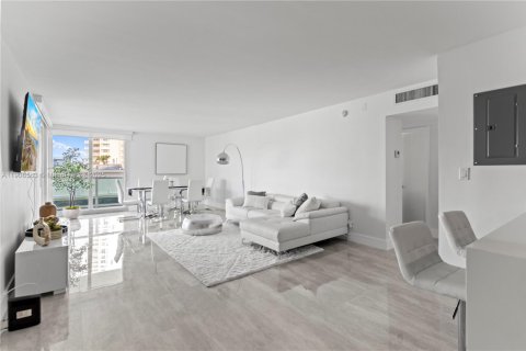 Condominio en venta en Sunny Isles Beach, Florida, 2 dormitorios, 148.92 m2 № 2012951 - foto 14