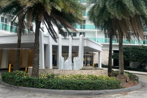 Condominio en venta en Sunny Isles Beach, Florida, 2 dormitorios, 148.92 m2 № 2012951 - foto 4