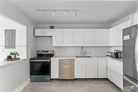 Condominio en venta en Sunny Isles Beach, Florida, 2 dormitorios, 148.92 m2 № 2012951 - foto 9