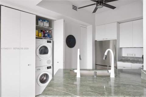 Condominio en alquiler en Aventura, Florida, 2 dormitorios, 122.63 m2 № 2059719 - foto 13