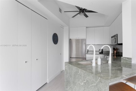 Condominio en alquiler en Aventura, Florida, 2 dormitorios, 122.63 m2 № 2059719 - foto 11