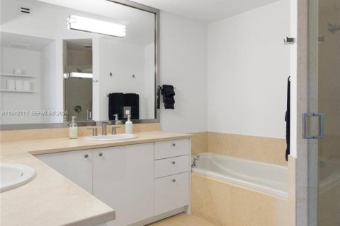 Condominio en alquiler en Aventura, Florida, 2 dormitorios, 122.63 m2 № 2059719 - foto 18