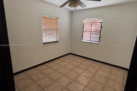 Casa en alquiler en Miami, Florida, 2 dormitorios, 67.45 m2 № 1949236 - foto 8