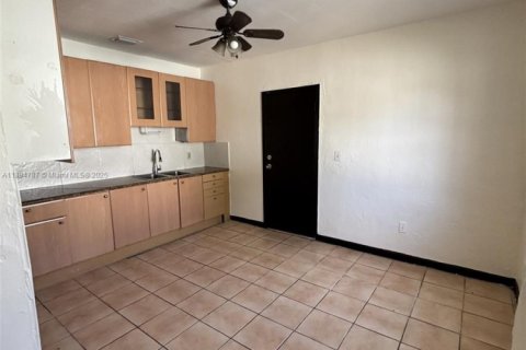 Casa en alquiler en Miami, Florida, 2 dormitorios, 67.45 m2 № 1949236 - foto 12