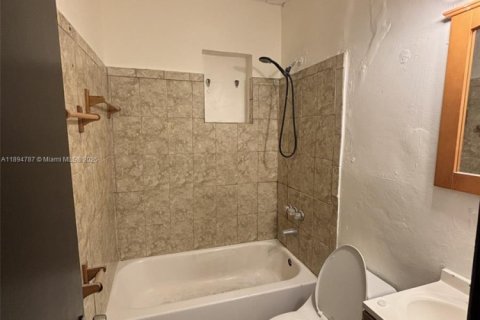 Casa en alquiler en Miami, Florida, 2 dormitorios, 67.45 m2 № 1949236 - foto 10