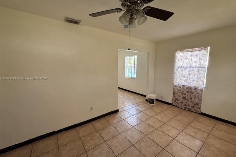 Casa en alquiler en Miami, Florida, 2 dormitorios, 67.45 m2 № 1949236 - foto 7