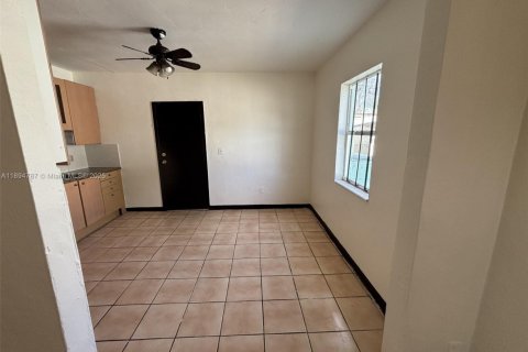 Casa en alquiler en Miami, Florida, 2 dormitorios, 67.45 m2 № 1949236 - foto 13