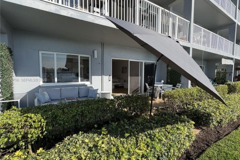 Copropriété à vendre à Pompano Beach, Floride: 1 chambre, 71.72 m2 № 2032471 - photo 19