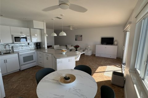 Copropriété à vendre à Pompano Beach, Floride: 1 chambre, 71.72 m2 № 2032471 - photo 9