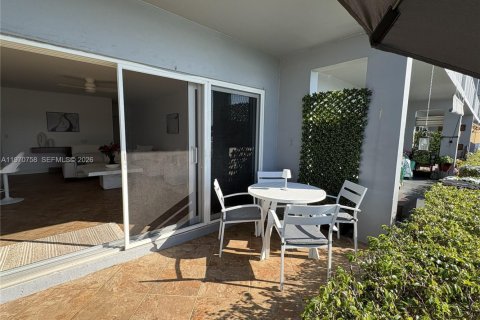 Copropriété à vendre à Pompano Beach, Floride: 1 chambre, 71.72 m2 № 2032471 - photo 18
