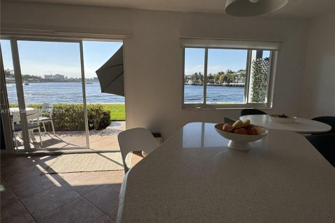 Copropriété à vendre à Pompano Beach, Floride: 1 chambre, 71.72 m2 № 2032471 - photo 3