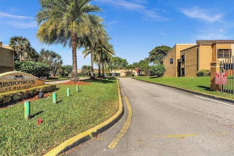 Townhouse in Miramar, Florida 2 bedrooms, 92.9 sq.m. № 1945699 - photo 27