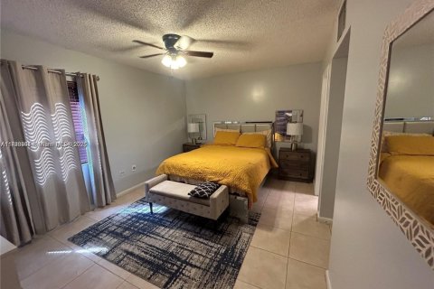 Townhouse in Miramar, Florida 2 bedrooms, 92.9 sq.m. № 1945699 - photo 17