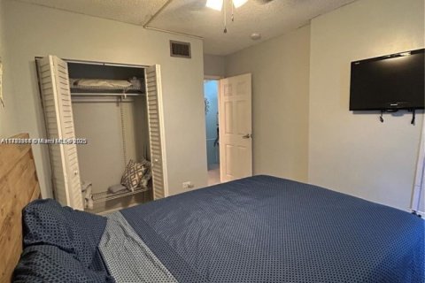 Townhouse in Miramar, Florida 2 bedrooms, 92.9 sq.m. № 1945699 - photo 14