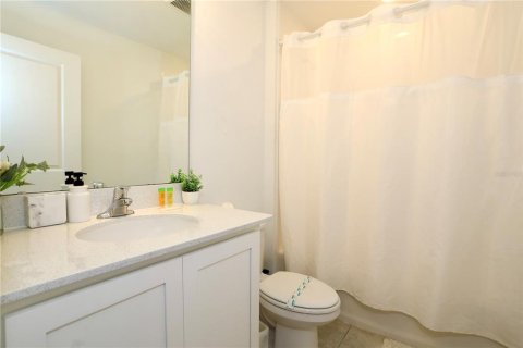 Townhouse in Davenport, Florida 3 bedrooms, 150.69 sq.m. № 2148525 - photo 25