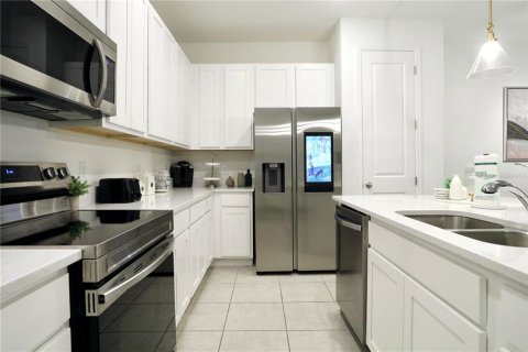 Townhouse in Davenport, Florida 3 bedrooms, 150.69 sq.m. № 2148525 - photo 11