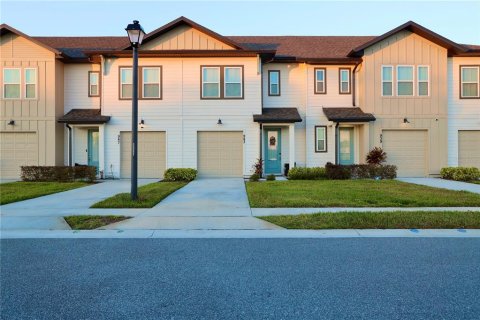 Townhouse in Davenport, Florida 3 bedrooms, 150.69 sq.m. № 2148525 - photo 4