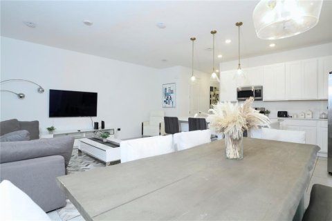 Townhouse in Davenport, Florida 3 bedrooms, 150.69 sq.m. № 2148525 - photo 14