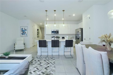 Townhouse in Davenport, Florida 3 bedrooms, 150.69 sq.m. № 2148525 - photo 9