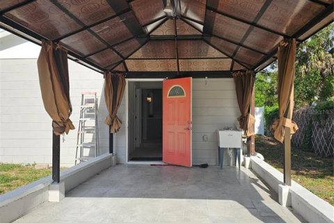 House in Pinellas Park, Florida 3 bedrooms, 93.65 sq.m. № 1813452 - photo 13