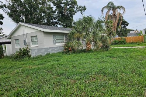 House in Pinellas Park, Florida 3 bedrooms, 93.65 sq.m. № 1813452 - photo 18