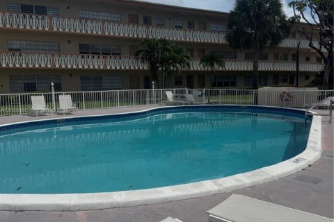 Condominio en North Miami, Florida, 2 dormitorios  № 2262282