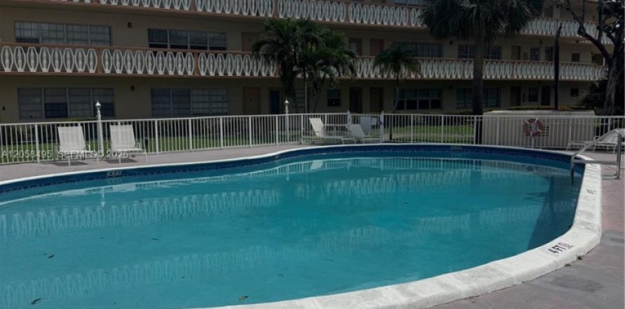 Condo à North Miami, Floride, 2 chambres № 2262282
