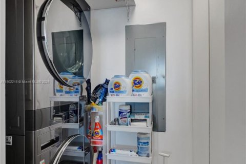 Condominio en venta en Sunny Isles Beach, Florida, 1 dormitorio, 81.85 m2 № 2012729 - foto 20