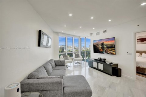 Condominio en venta en Sunny Isles Beach, Florida, 1 dormitorio, 81.85 m2 № 2012729 - foto 6