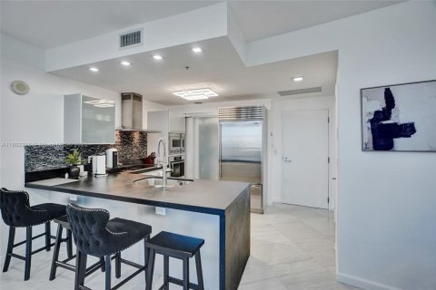 Condominio en venta en Sunny Isles Beach, Florida, 1 dormitorio, 81.85 m2 № 2012729 - foto 4