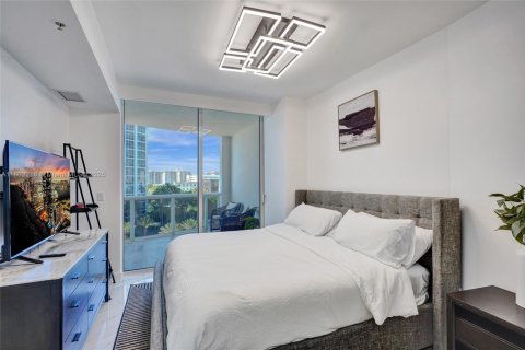 Condominio en venta en Sunny Isles Beach, Florida, 1 dormitorio, 81.85 m2 № 2012729 - foto 8