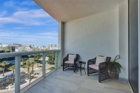Condominio en venta en Sunny Isles Beach, Florida, 1 dormitorio, 81.85 m2 № 2012729 - foto 14