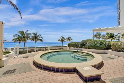 Condominio en venta en Sunny Isles Beach, Florida, 1 dormitorio, 81.85 m2 № 2012729 - foto 30