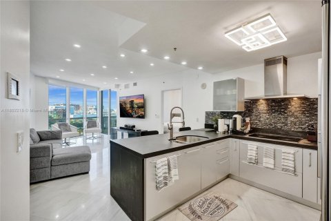 Condominio en venta en Sunny Isles Beach, Florida, 1 dormitorio, 81.85 m2 № 2012729 - foto 3