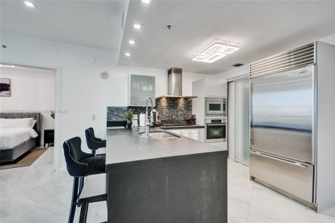 Condominio en venta en Sunny Isles Beach, Florida, 1 dormitorio, 81.85 m2 № 2012729 - foto 5