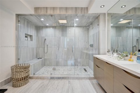 Condominio en venta en Sunny Isles Beach, Florida, 1 dormitorio, 81.85 m2 № 2012729 - foto 12