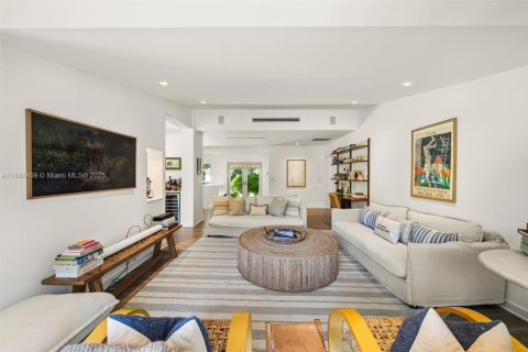 Casa en venta en Coral Gables, Florida, 4 dormitorios, 249.07 m2 № 1943756 - foto 11