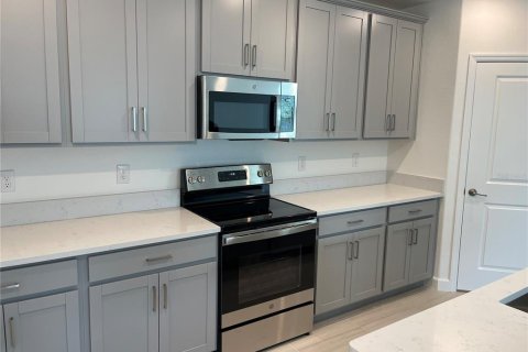 House in San Antonio, Florida 2 bedrooms, 150.13 sq.m. № 1916367 - photo 5