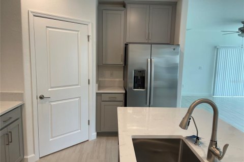 House in San Antonio, Florida 2 bedrooms, 150.13 sq.m. № 1916367 - photo 6