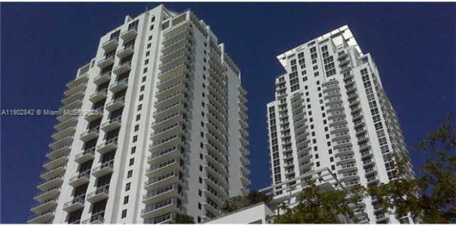 Estudio en el Condominio en Miami, Florida  № 1954343